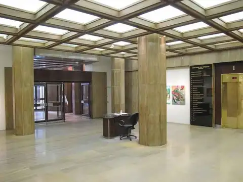 Oficina en Alquiler con 4 cocheras