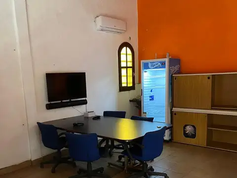 OPORTUNIDAD LOCAL COMERCIAL SOBRE COMPLEJO LAS CABAÑAS . 23 MTS 2 . ESCUCHA OFERTAS