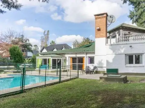 Casa en Venta con 2 cocheras
