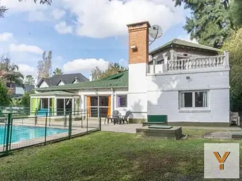 Casa en Venta con 2 cocheras