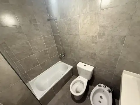 VENTA DEPARTAMENTO CON COCHERA EN HAEDO NORTE (7°B)