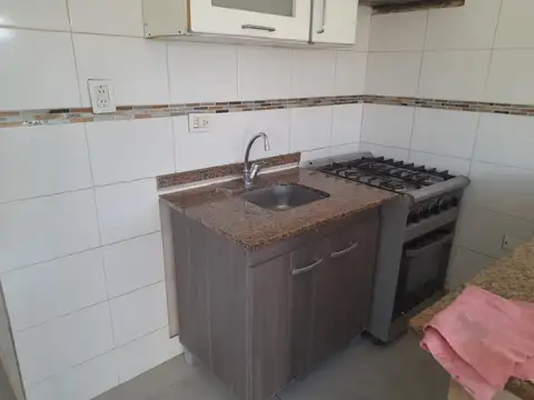 Departamento en Alquiler en Lanús Este, $ 550.000