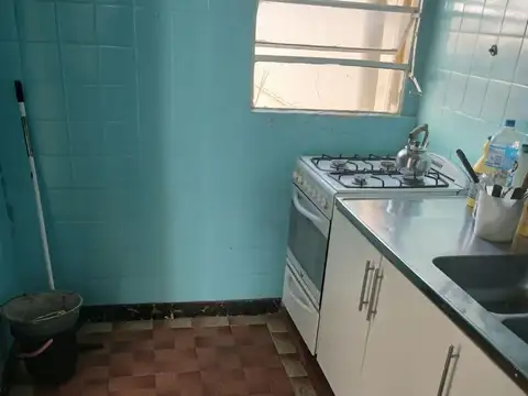 Casa 7 ambientes con 2 baños