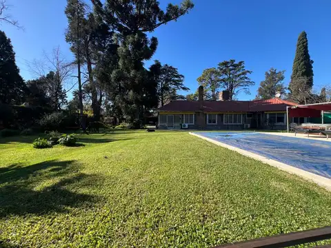 Casa en VENTA 12 Amb. 420m2 -3000m2  Malvinas Arg.