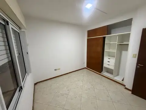   ALQUILER – SAN LORENZO 1392

  Departamento de 2 dormitorios