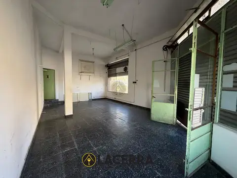 Local en zona comercial— Libertad al 6600. NUEVO VALOR!