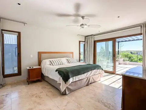 Casa 6 ambientes con 4 baños