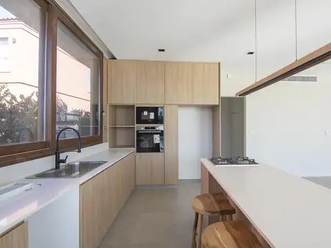 Casa de diseño con 5 suites a la laguna, a estrenar en Virazon, Nordelta