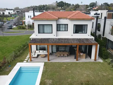 Casa en alquiler temporario en Barrio Los Cardos- Enero 2027