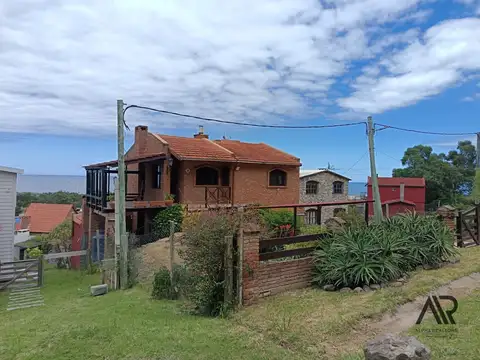 Casa en venta c/ cochera en Piriápolis