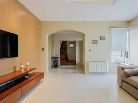 Casa 6 ambientes con 3 baños