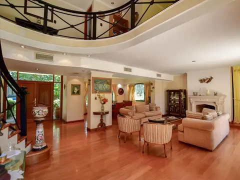 Casa 10 ambientes con 3 baños