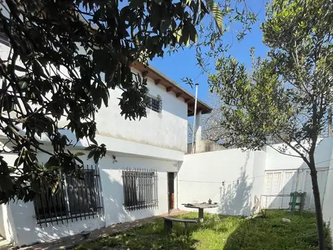 CASA 2 DORMITORIOS EN ALQUILER