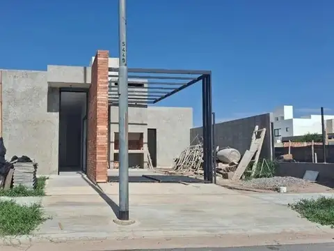 Casa 3 ambientes con 2 baños