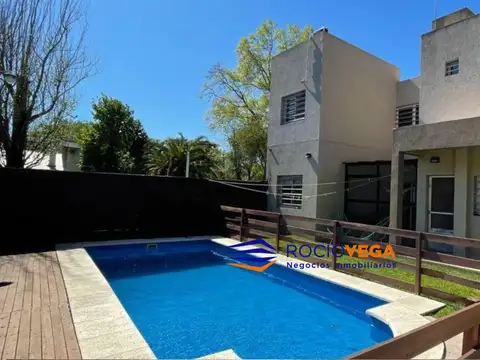 Casa en Venta con 2 cocheras