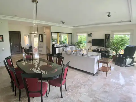 Casa en Alquiler Temporal con 5 cocheras