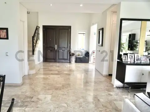 Imponente casa en venta en Los Lagos Nordelta Lote interno