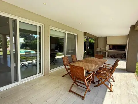 Casa 5 ambientes con 3 baños