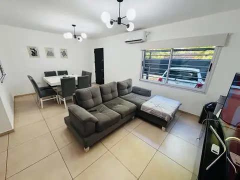 Depto Tipo Casa 4 ambientes con 2 baños