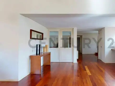 Casa 6 ambientes con 2 baños