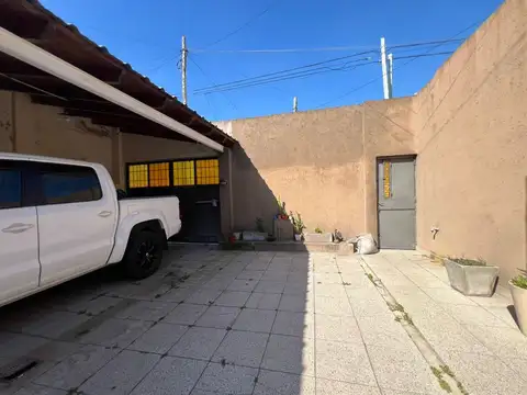 Casa 5 ambientes con 2 baños
