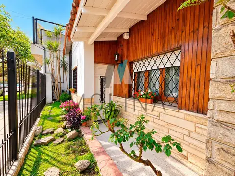 Venta de Chalet en Planta Baja de 4 amb en Castelar Norte