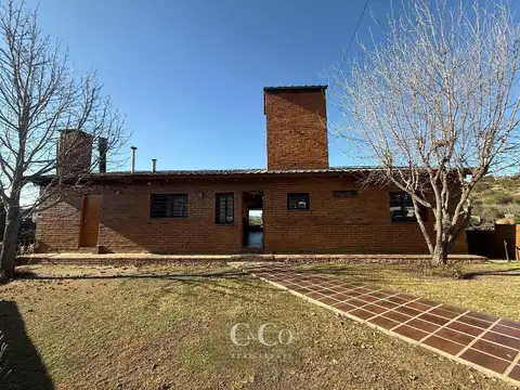 Casa 8 ambientes con 3 baños