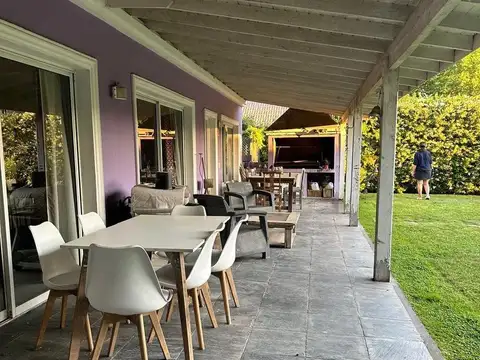 Casa 5 ambientes con 3 baños