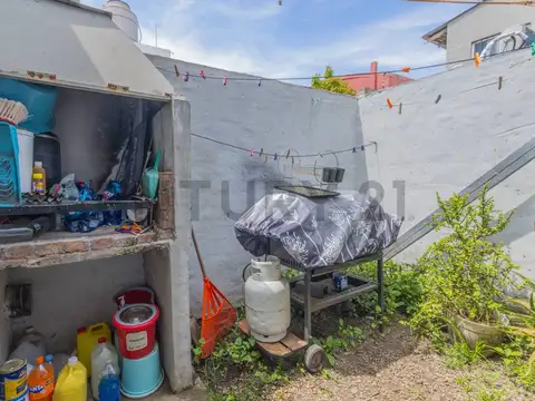 Depto Tipo Casa 6 ambientes con 2 baños