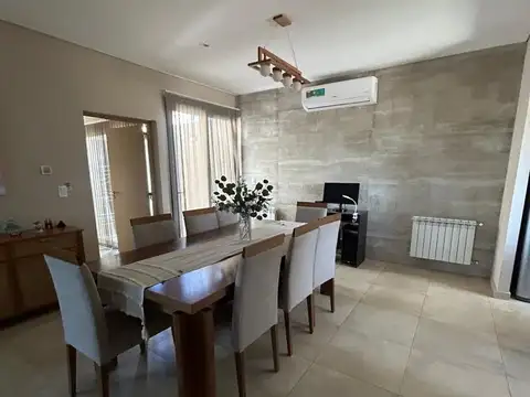 Casa en Venta en Rodeo del Medio, USD 215.000