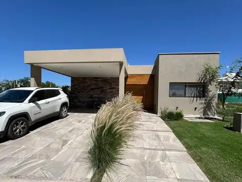 Juan Isidro Maza 700