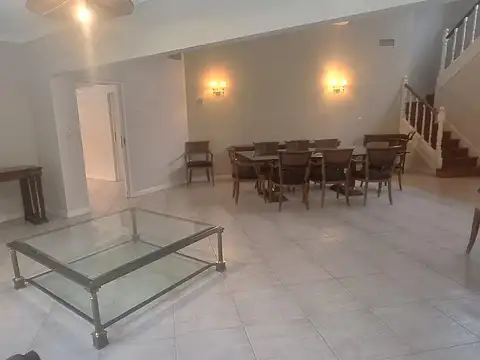 Casa 5 ambientes con 3 baños