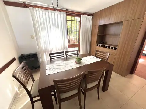 Casa en Alquiler con 1 cochera