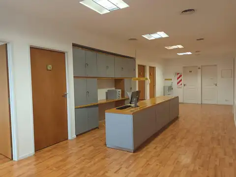 Oficina en Alquiler con 1 cochera