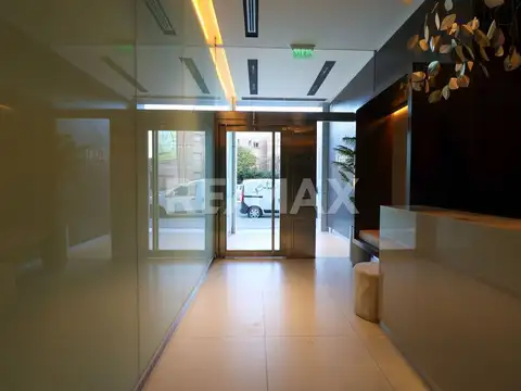 Oficina en Alquiler con 3 cocheras