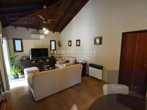 La prensa y miro  al 1100