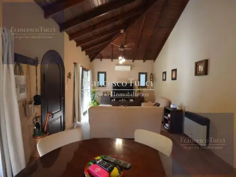 Casa en Venta con 2 cocheras