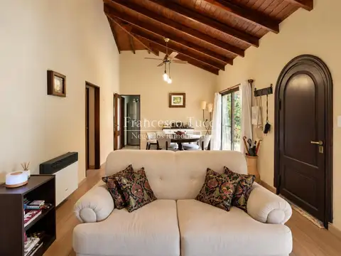 Casa en Venta con 2 cocheras