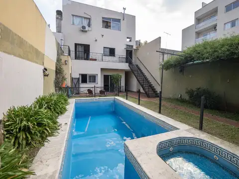 Casa 8 ambientes con 4 baños