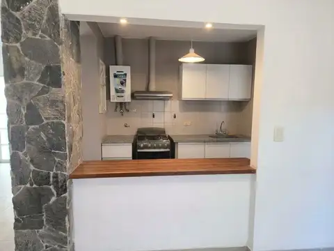 Casa en Alquiler con 1 cochera