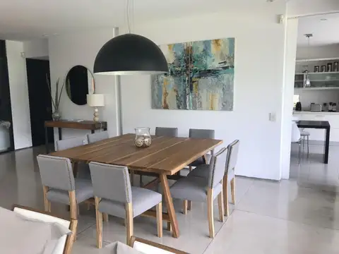 Casa en Alquiler Temporal con 2 cocheras