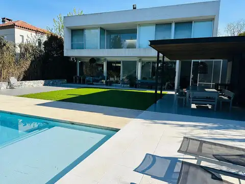 Casa en Alquiler Temporal en Santa Barbara, USD 8.500