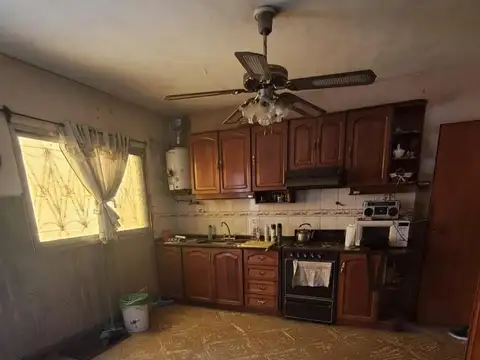 Casa 4 ambientes con 1 baño