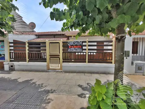 Una hermosa y confortable casa  sobre Av.Principal   Local 