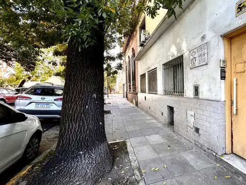 CASA EN LOTE PROPIO DE 146 M2 TOTALES. IDEAL USO COMERCIAL DEPOSITO O TALLER. SAN CRISTOBAL.