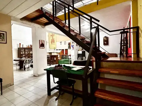 CASA EN LOTE PROPIO DE 146 M2 TOTALES. IDEAL USO COMERCIAL DEPOSITO O TALLER. SAN CRISTOBAL.