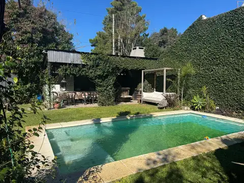 Adg. Casa 5 Amb Con Pileta En Barrio Semicerrado