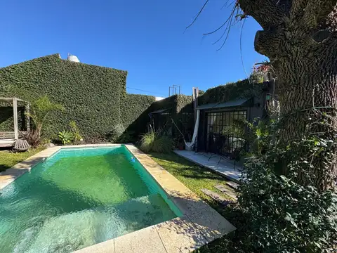 Casa 6 ambientes con 2 baños