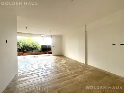 Piso de 4 ambientes en monte castro con balcón terraza