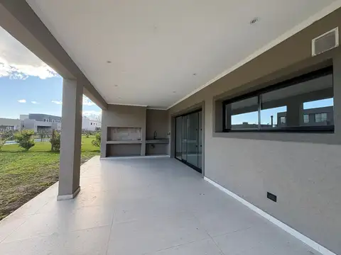Casa 6 ambientes con 3 baños